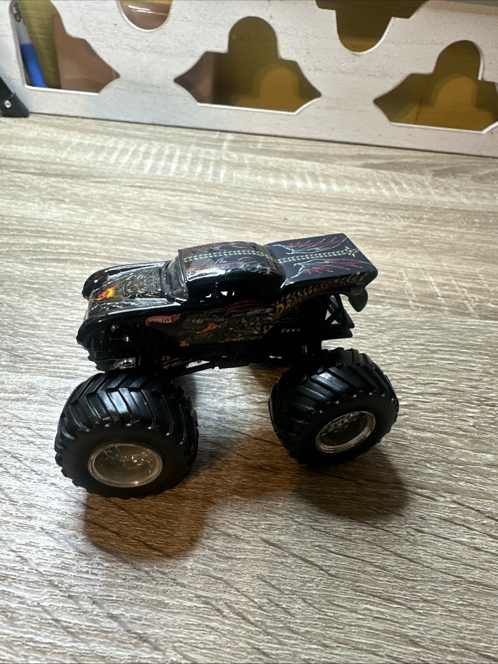 Hot Wheels Monster Jam Monster Truck  Dragons Breath 1:64